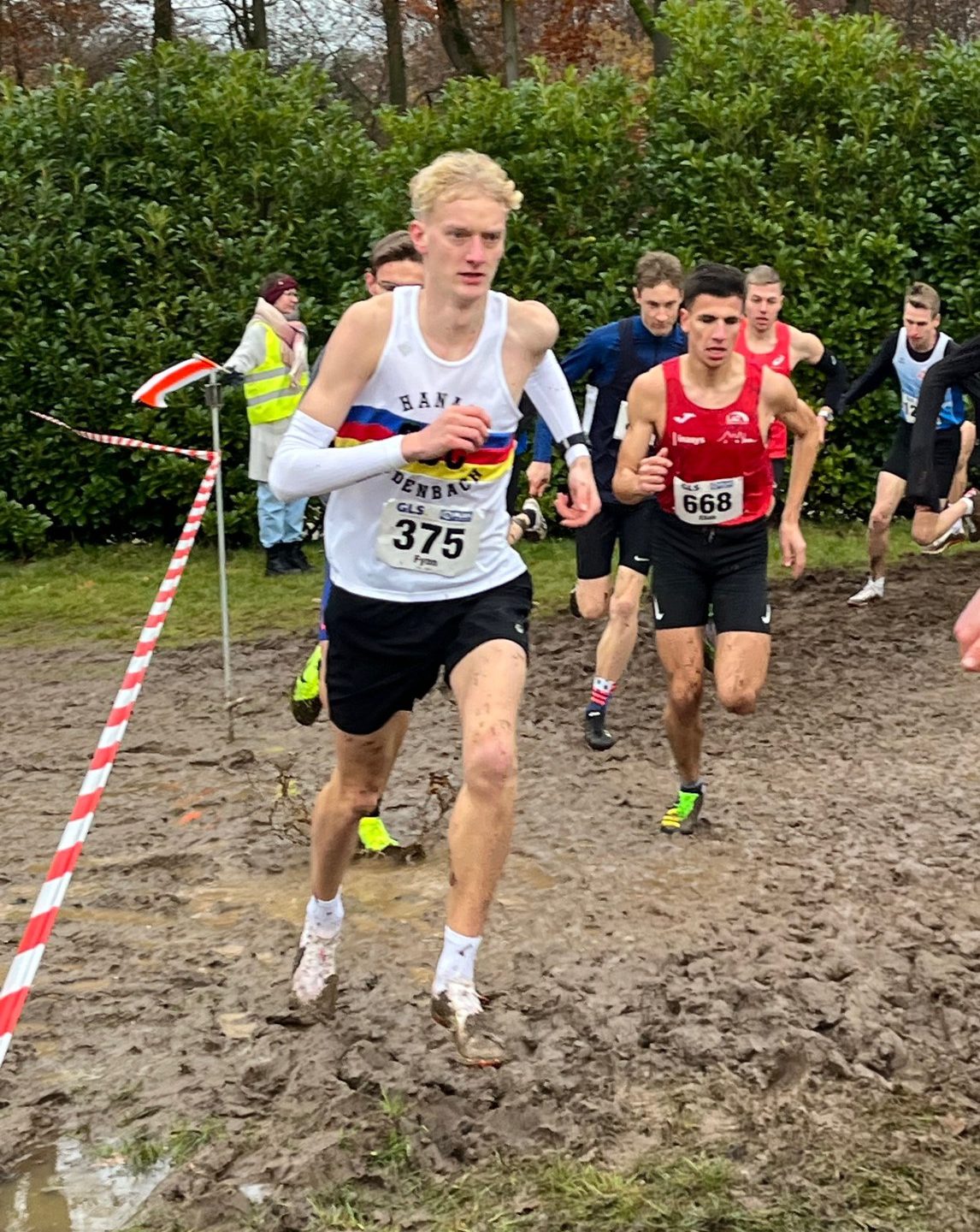 Fynn Becker ADH-Vizemeister im Crosslauf