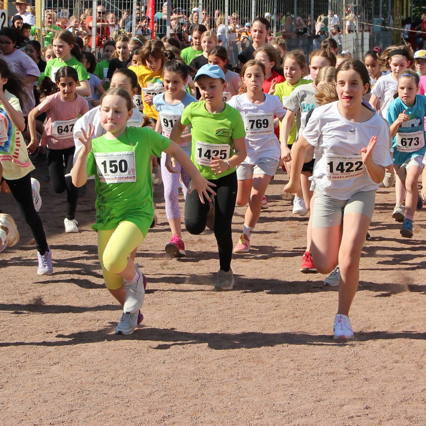 1770 Meldungen bei der 22.Offenen Schulmeisterschaft im Stadioncrosslauf