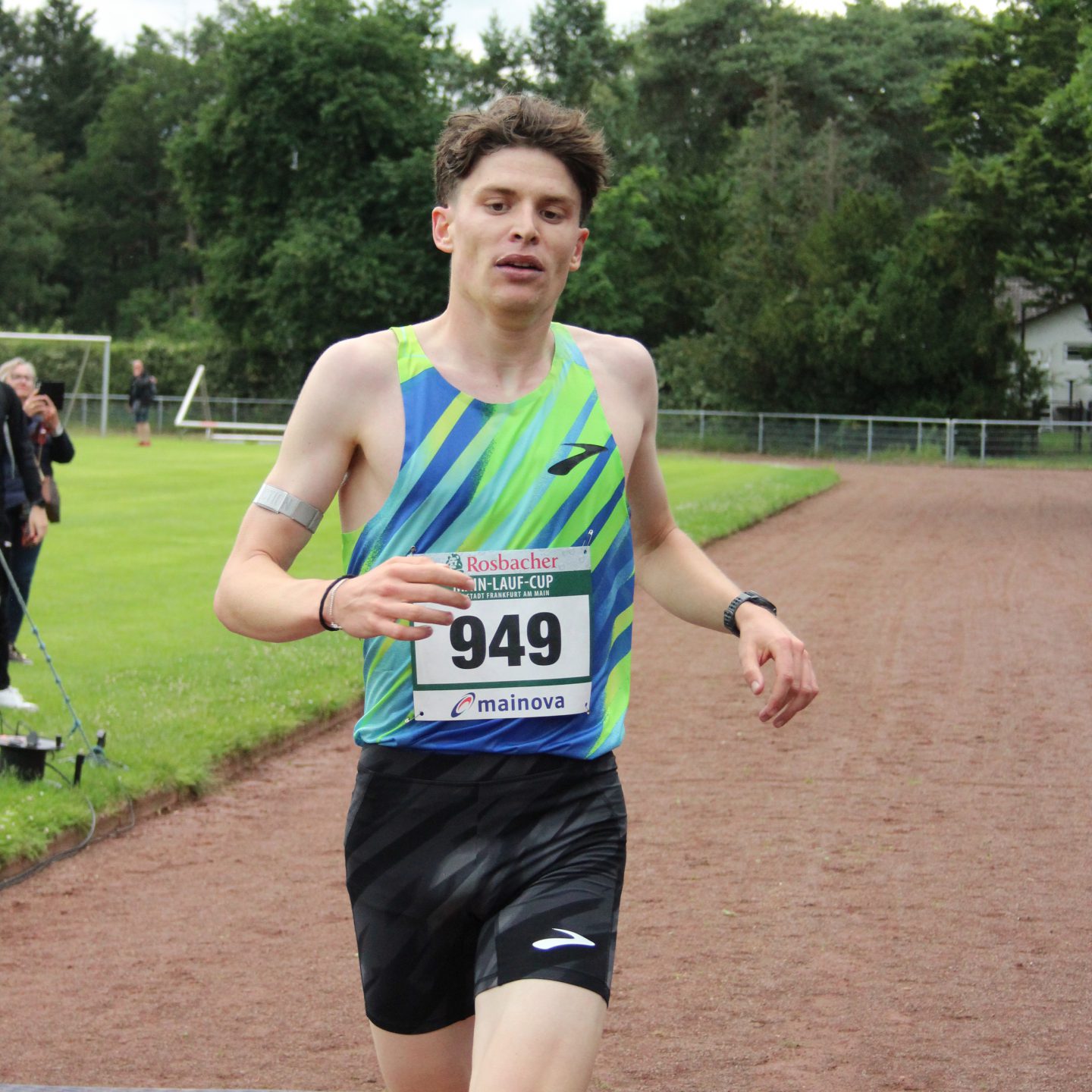 Bertsch und Abele dominieren Schwanheimer Pfingstlauf ! 5km-Sieg für Johanna Bertsch !