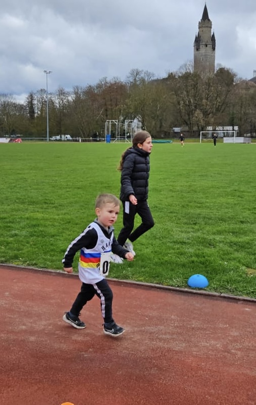 Geschwister Baumgart und Frank in Form