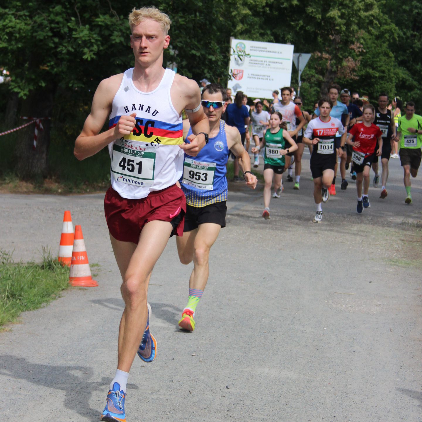 Fynn Becker meldet sich als Fünf-Kilometer-Sieger von Schwanheim zurück!